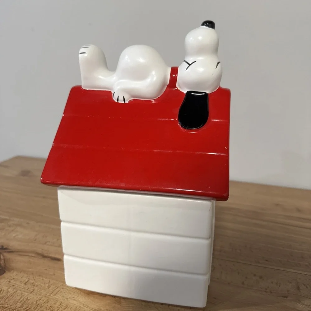 1970 Snoopy On Dog House Cookie Jar United Feature Syndicate USA Vintage